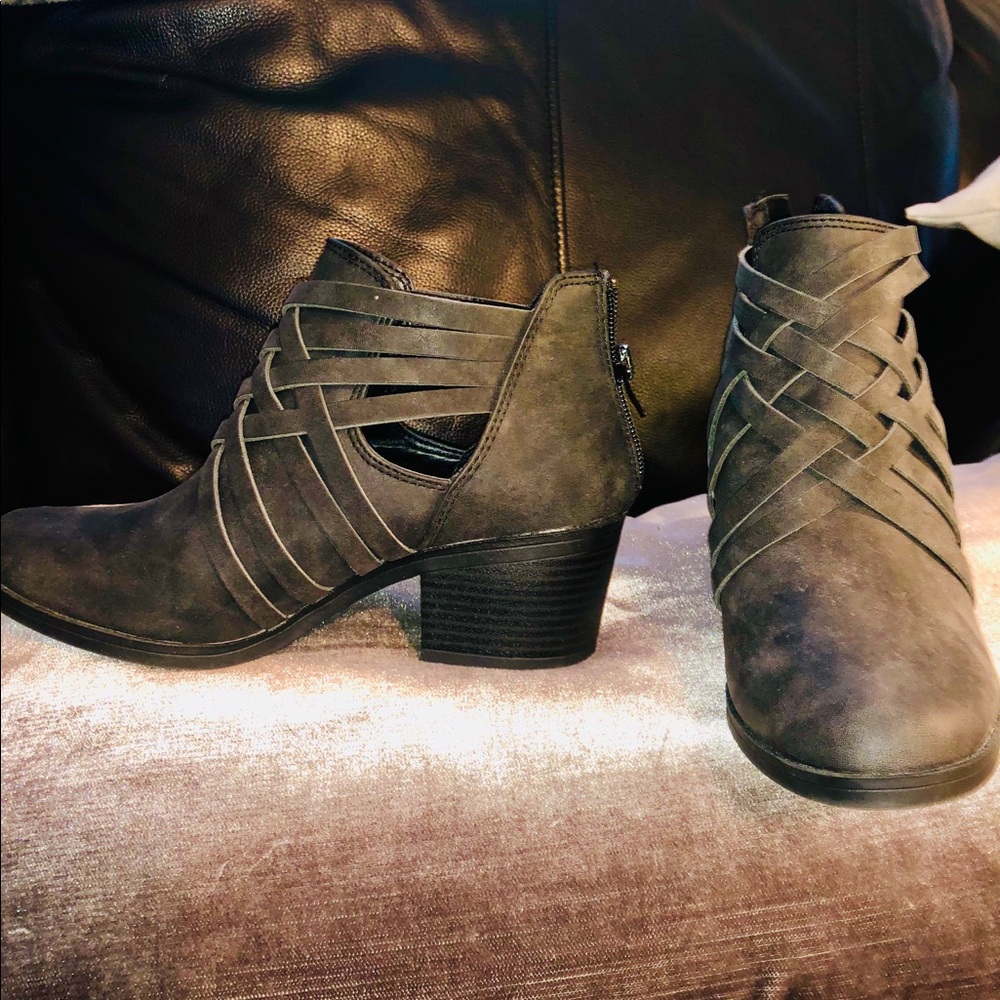 Shoe boots